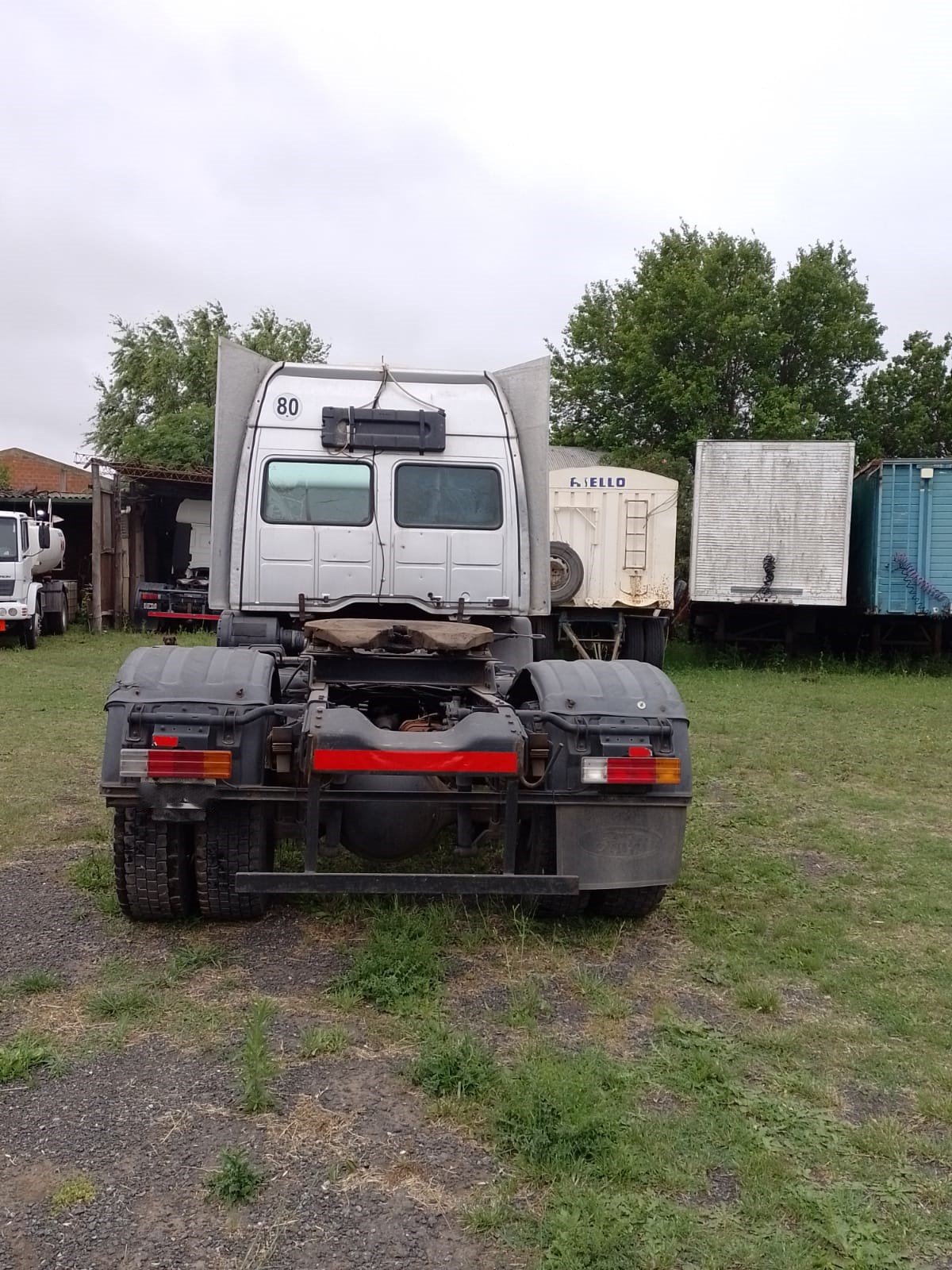 Ford 1832 Tractor 4×2