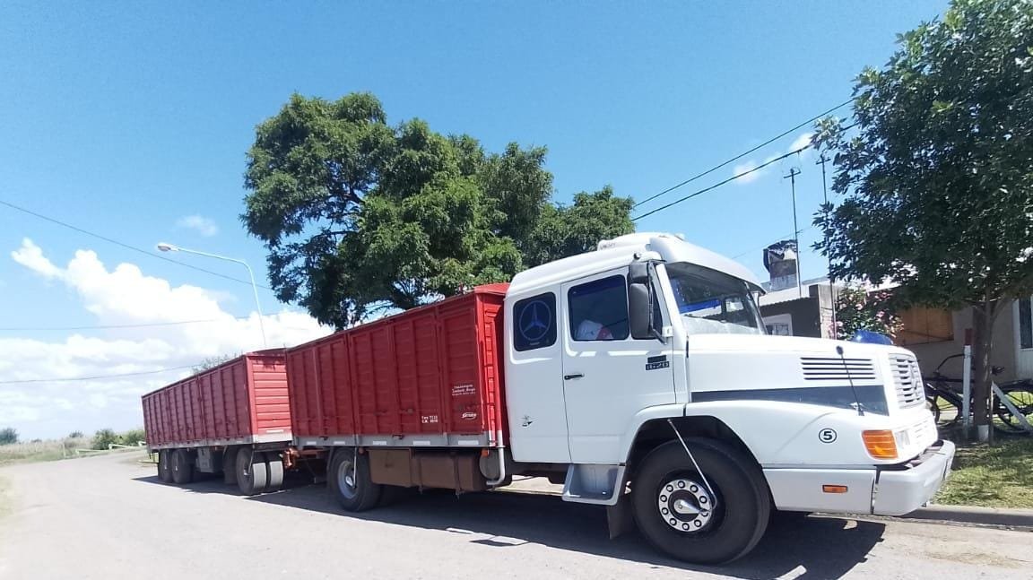 Mercedes Benz 1620 Con Acoplado Saturni