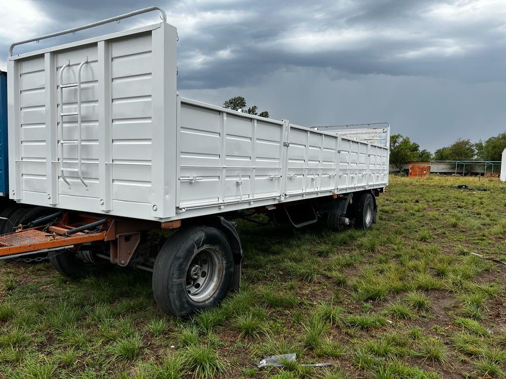 Acoplado Helvetica Baranda Volcable