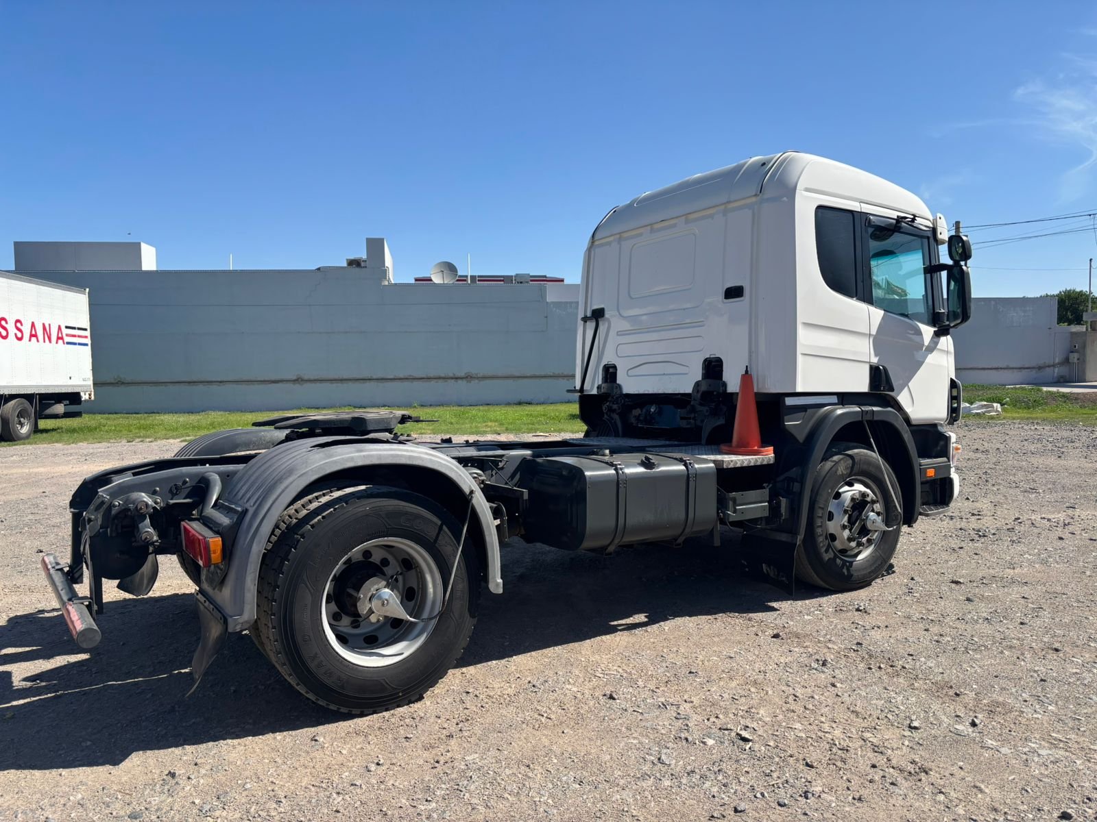 Scania P 330 tractor 4×2