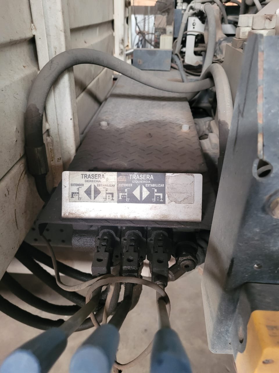 Isuzu NPR75 L Cabina Simple