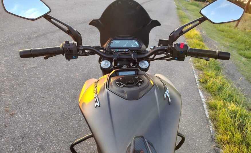 BAJAJ DOMINAR 400