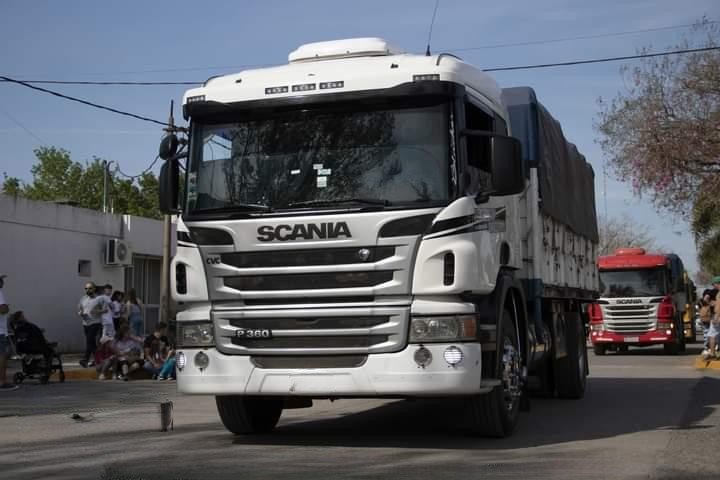 SCANIA P 360 CHASIS CON CARROCERIA