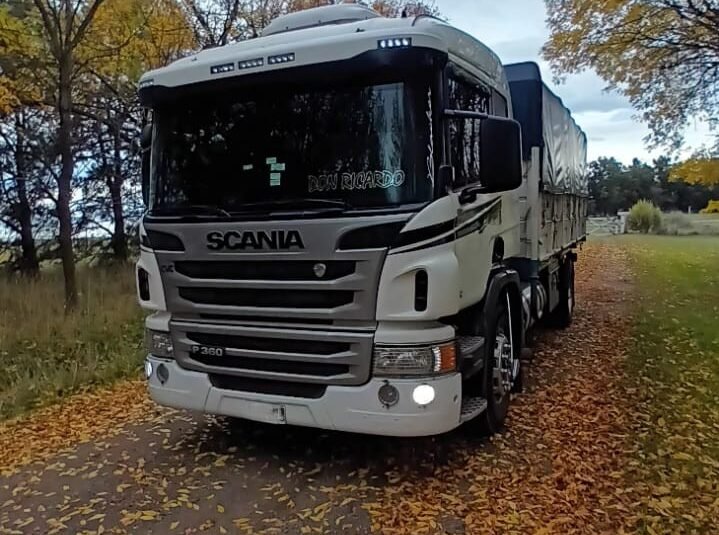 SCANIA P 360 CHASIS CON CARROCERIA