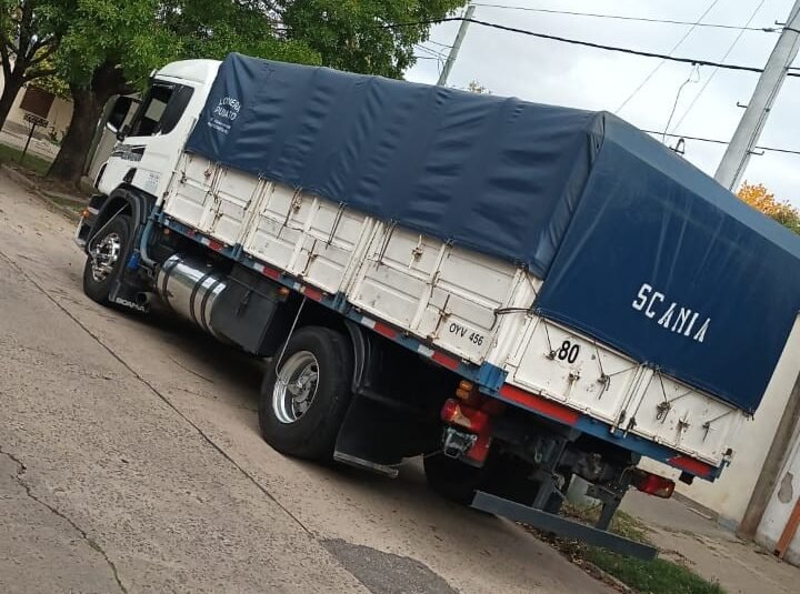 SCANIA P 360 CHASIS CON CARROCERIA