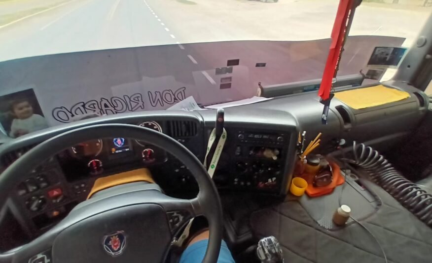SCANIA P 360 CHASIS CON CARROCERIA