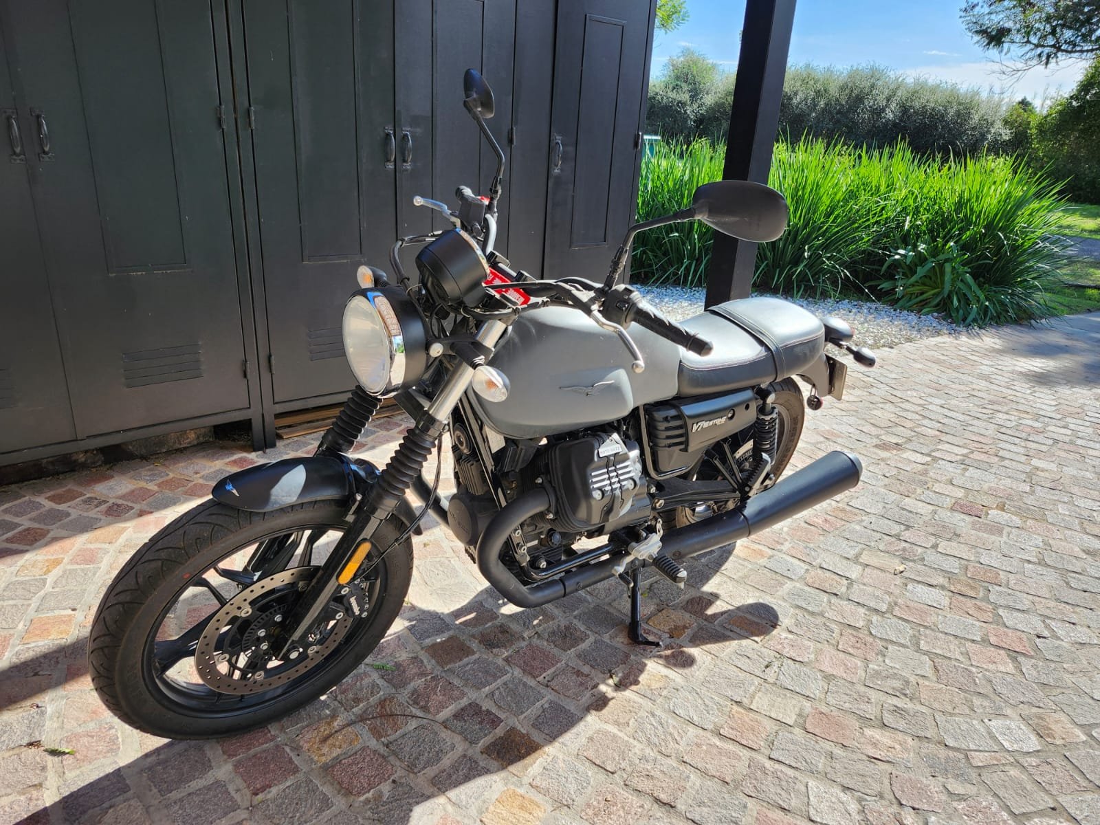 MOTO GUZZI V7 STONE