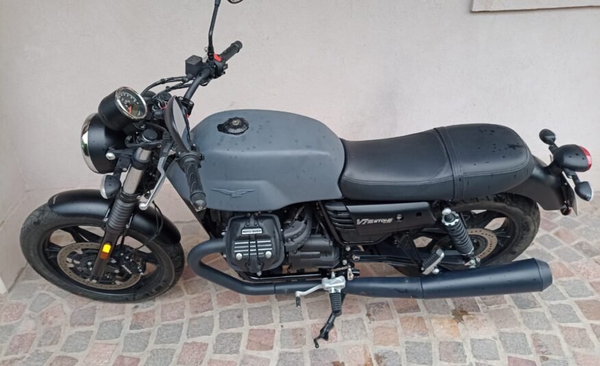 MOTO GUZZI V7 STONE
