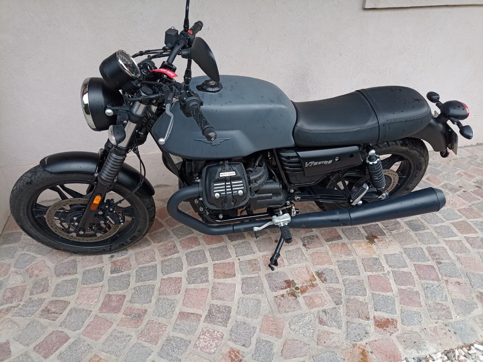 MOTO GUZZI V7 STONE