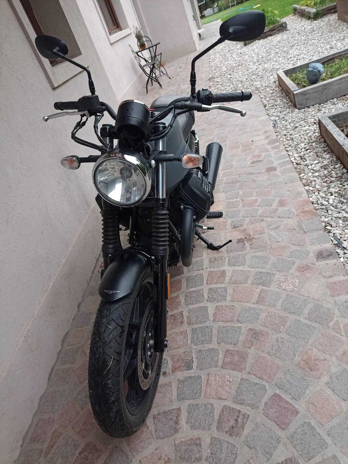 MOTO GUZZI V7 STONE