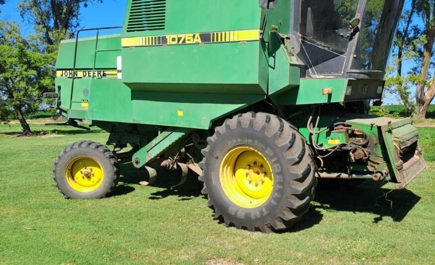 Cosechadora john deere 1075 A