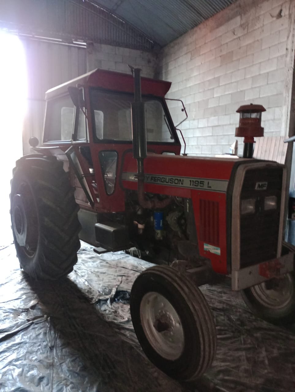 Tractor massey ferguson 1195 L