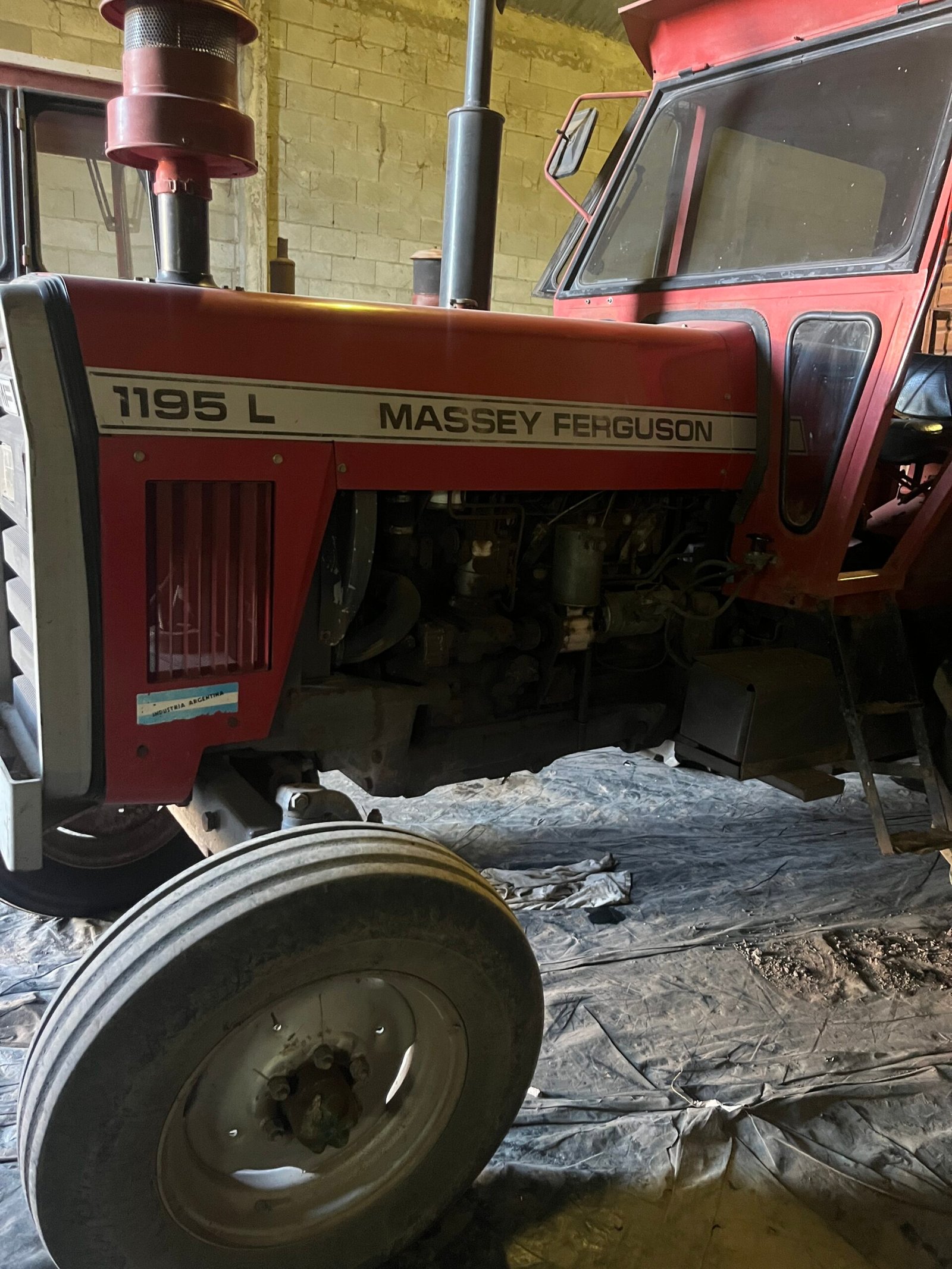 Tractor massey ferguson 1195 L