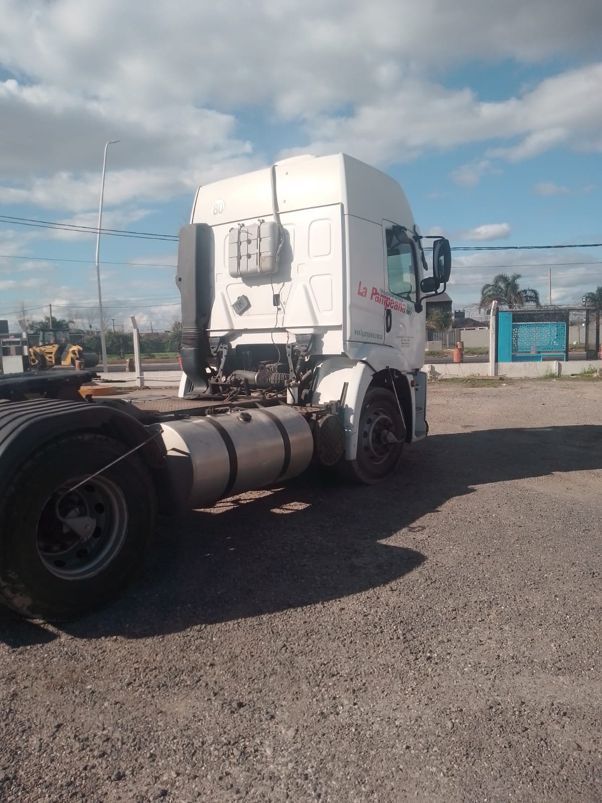 Volkswagen 19-320 tractor 4×2