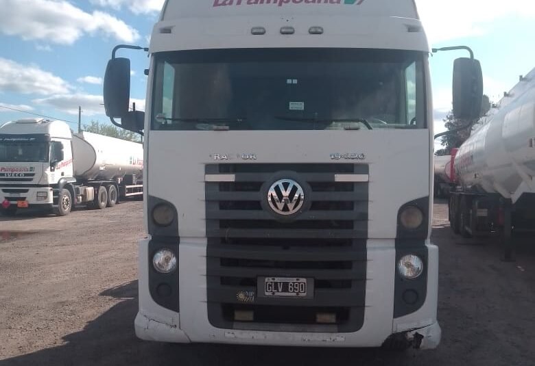 Volkswagen 19-320 tractor 4×2