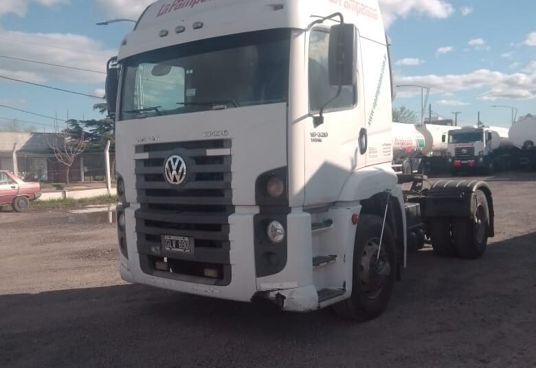 Volkswagen 19-320 tractor 4×2