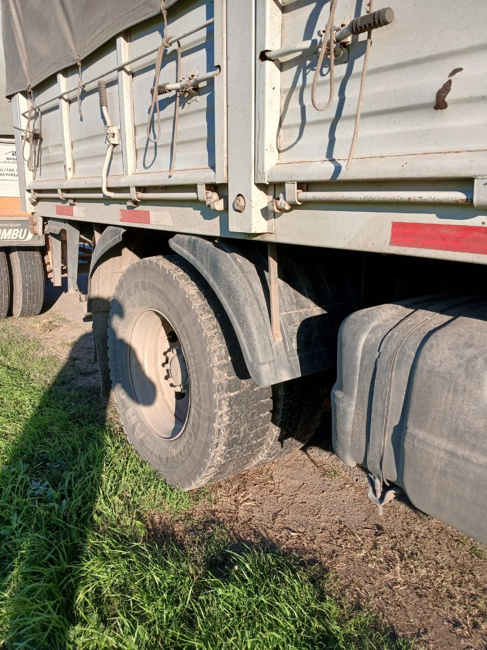 Ford cargo 1730 enganchado acoplado ombu