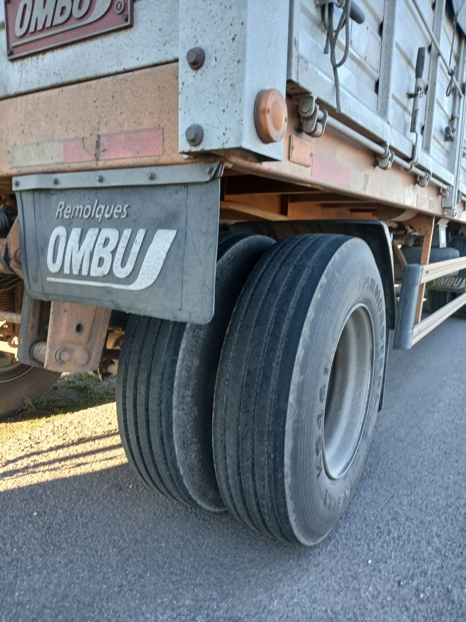 Ford cargo 1730 enganchado acoplado ombu